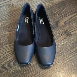 TOMS Women's Classic Black Loafers